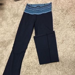Lululemon yoga pants 💕size 6 regular!!